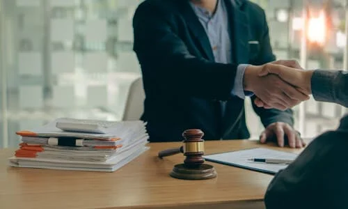 A Chicago Instagram lawyer shaking hands with a client after having agreed with him to work together.